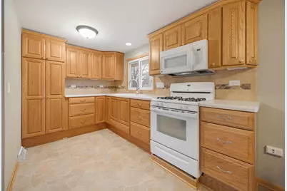 810 Revere Road, South Elgin, IL 60177 - Photo 4