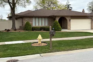 8320 Heather Ln, Tinley Park, IL 60477 - Photo 2