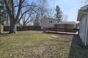 18570 W Pamela Pl, Gurnee, IL 60031 - Photo 2
