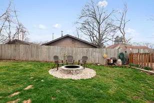 1061 Houston Ave, Elgin, IL 60120 - Photo 18