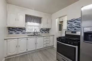 1061 Houston Ave, Elgin, IL 60120 - Photo 8