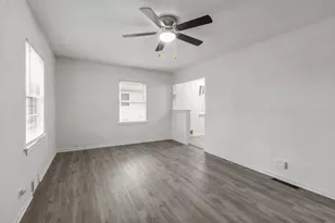 1061 Houston Ave, Elgin, IL 60120 - Photo 4