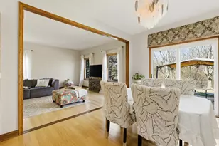 8304 Queen Victoria Ln, Tinley Park, IL 60477 - Photo 4