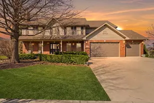 8304 Queen Victoria Ln, Tinley Park, IL 60477 - Photo 2