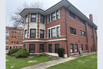 6758 S Jeffery Boulevard, Chicago, IL 60649 - Photo 4