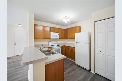 101 Silverstone Drive #101, Carpentersville, IL 60110 - Photo 8