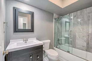 724 Ascot Ct, Libertyville, IL 60048 - Photo 16