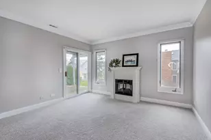 724 Ascot Ct, Libertyville, IL 60048 - Photo 4