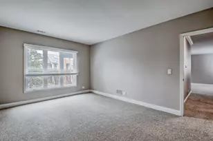 724 Ascot Ct, Libertyville, IL 60048 - Photo 12