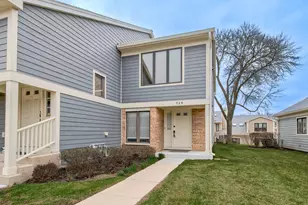 724 Ascot Ct, Libertyville, IL 60048 - Photo 2