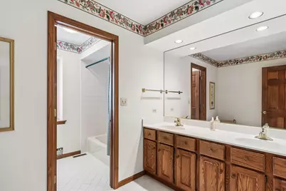 1204 Kristin Drive, Libertyville, IL 60048 - Photo 12