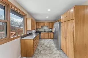 643 Armitage Ave, Glendale Heights, IL 60139 - Photo 6