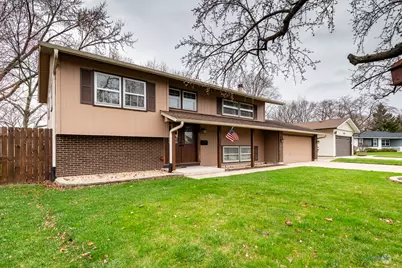 67 Kenilworth Avenue, Elk Grove Village, IL 60007 - Photo 2