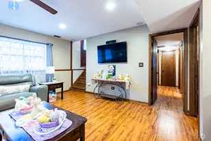 67 Kenilworth Ave, Elk Grove Village, IL 60007 - Photo 12