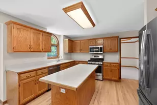 1516 Grommon Rd, Naperville, IL 60564 - Photo 6