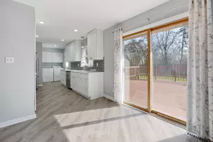 1241 Aspen Ln, Elk Grove Village, IL 60007 - Photo 10