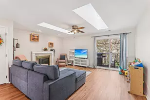 974 Westchester Cir, Schaumburg, IL 60193 - Photo 2