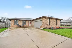 5219 Laramie Ct, Oak Forest, IL 60452 - Photo 2