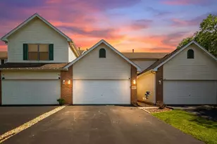 16017 W Iroquois Dr, Lockport, IL 60441 - Photo 2