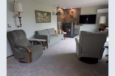 2155 Oriole Drive, Freeport, IL 61032 - Photo 2