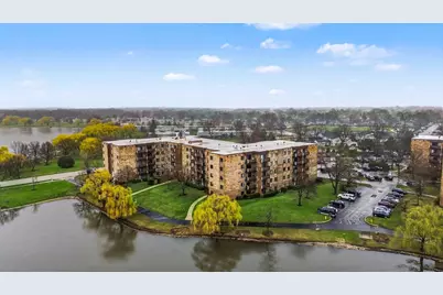 700 Wellington Avenue #504, Elk Grove Village, IL 60007 - Photo 2