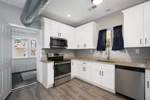 920 N Kedvale Ave, Chicago, IL 60651 - Photo 4