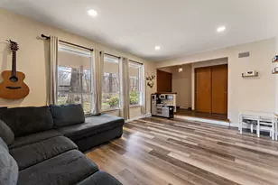 90 Alpine Ln, Crete, IL 60417 - Photo 8