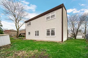 593 Iroquois Trail, Carol Stream, IL 60188 - Photo 4