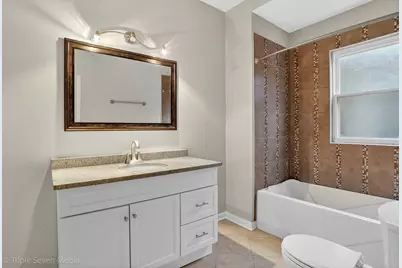 8132 S Paxton Avenue, Chicago, IL 60617 - Photo 10