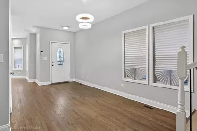 8132 S Paxton Avenue, Chicago, IL 60617 - Photo 4