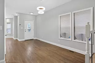 8132 S Paxton Ave, Chicago, IL 60617 - Photo 4