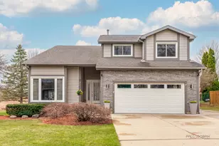 33124 N Shannon Dr, Grayslake, IL 60030 - Photo 1