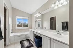 1656 Normandy Woods Ct, Grayslake, IL 60030 - Photo 12