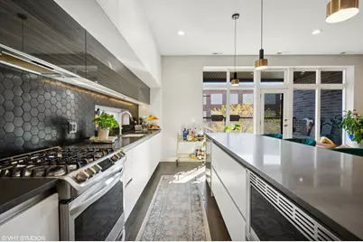 2738 W Chicago Avenue #2, Chicago, IL 60622 - Photo 6