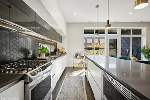 2738 W Chicago Ave, Chicago, IL 60622 - Photo 6