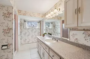 214 Hancock Ave, Lake Bluff, IL 60044 - Photo 18