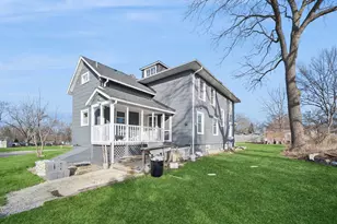 9 Center Rd, Streamwood, IL 60107 - Photo 1