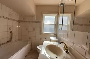 8842 S Cregier Ave, Chicago, IL 60617 - Photo 8