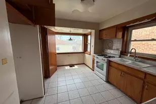 8842 S Cregier Ave, Chicago, IL 60617 - Photo 6