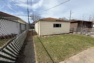 8842 S Cregier Ave, Chicago, IL 60617 - Photo 12