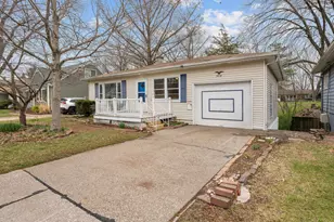 1814 36th St, Moline, IL 61265 - Photo 2