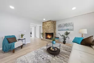 593 Bristol Ln, Elk Grove Village, IL 60007 - Photo 4