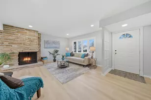 593 Bristol Ln, Elk Grove Village, IL 60007 - Photo 2