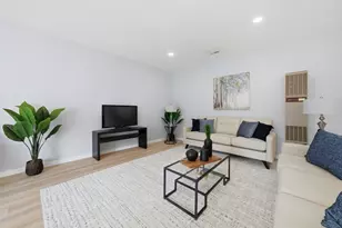 593 Bristol Ln, Elk Grove Village, IL 60007 - Photo 8