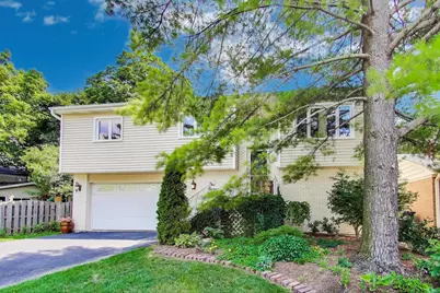 111 S Brighton Place, Arlington Heights, IL 60004 - Photo 2