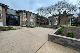 2 Oak Brook Club Dr, Oak Brook, IL 60523 - Photo 2