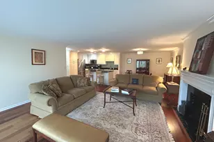 2 Oak Brook Club Dr, Oak Brook, IL 60523 - Photo 12