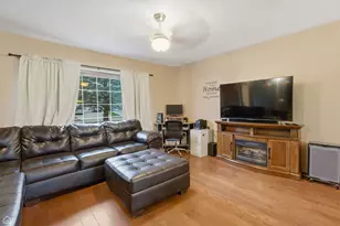 3706 W Bradley Ct, McHenry, IL 60050 - Photo 4