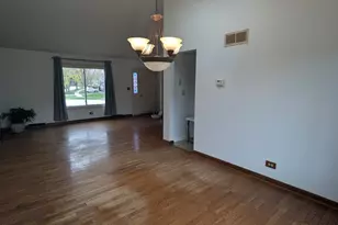 2284 Briarhill Dr, Naperville, IL 60565 - Photo 4