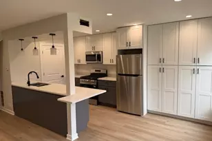 1085 Cove Dr, Prospect Heights, IL 60070 - Photo 12